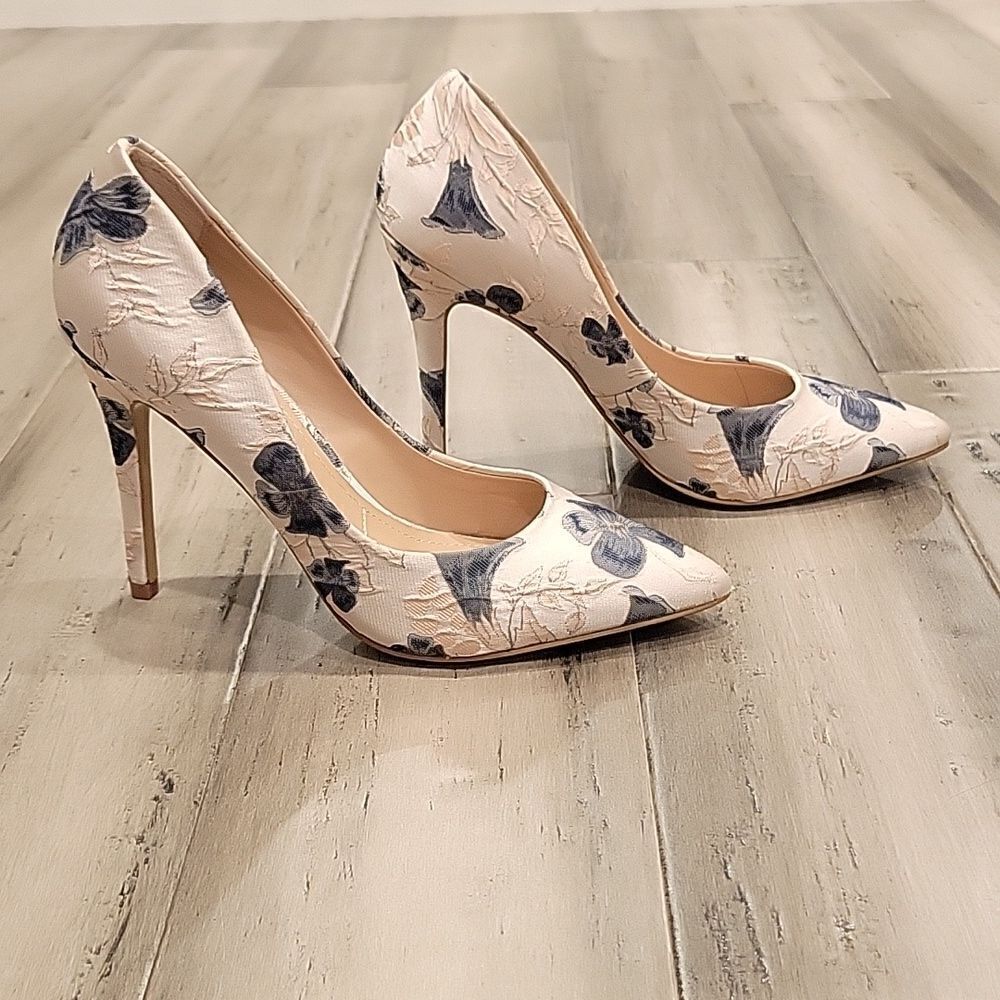 NM Neiman Marcus classic heels size 7M - Picture 1 of 5